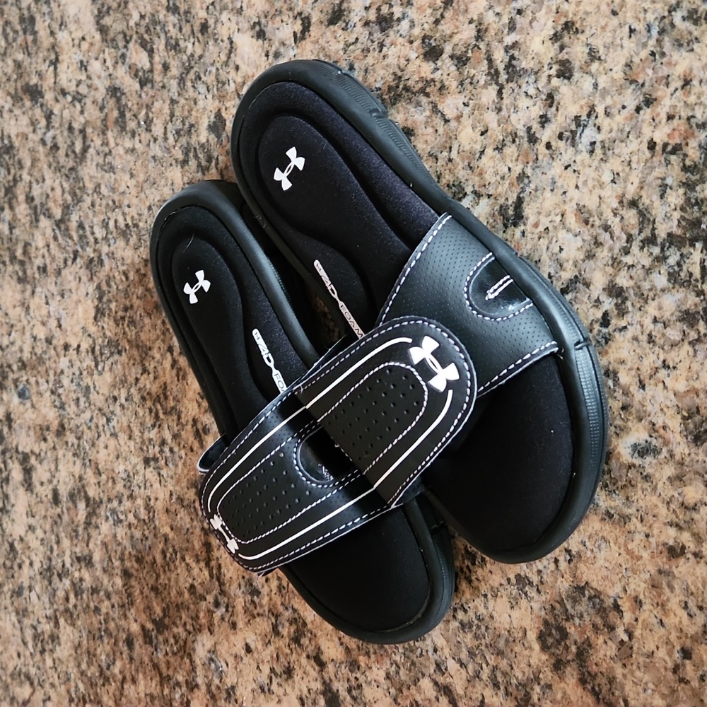 Boys Under Armour Sandals Size 1